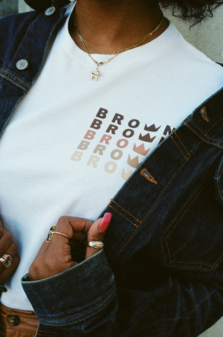 BROWN Short Sleeve T-Shirt [White]